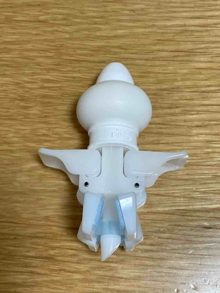 詰替そのままホルダーの羽を広げる